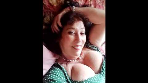 Media: gypsyesmeralda Stripchat 2023-09-18 08:22:00