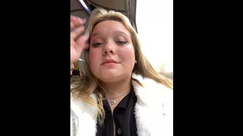 Media: sofiaadams Stripchat 2023-09-19 12:24:00