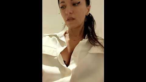 Media: brilliant_queen1 Stripchat 2023-09-20 01:01:00
