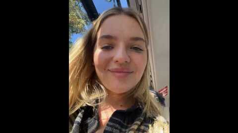 Media: legally_blonde Stripchat 2023-09-22 10:48:00