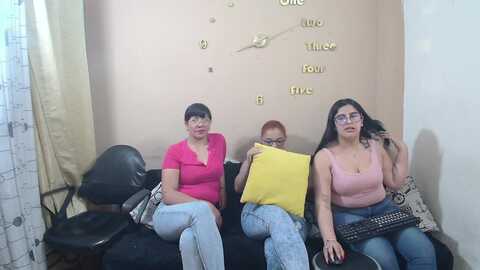 Media: lesb_milf Stripchat 2023-09-22 14:21:00