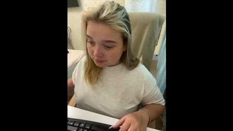 Media: sofiaadams Stripchat 2023-09-22 05:32:00