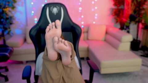 Media: glinting_mirror_054 Stripchat 2023-09-26 08:10:00