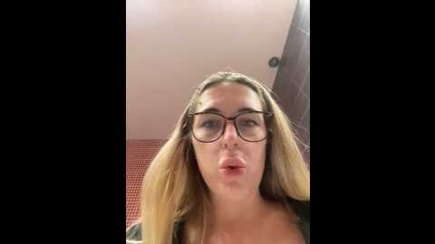 Media: mommmyyummy Stripchat 2023-09-26 11:49:00
