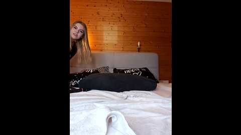 Media: larablond Stripchat 2023-09-27 21:18:00