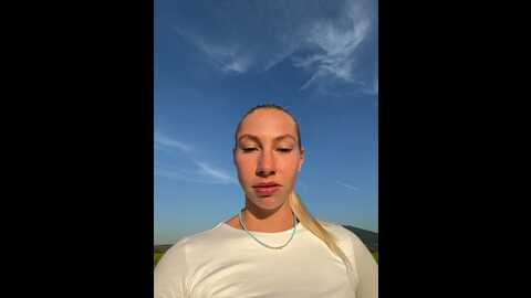 Media: luisabecker Stripchat 2023-09-27 16:04:00