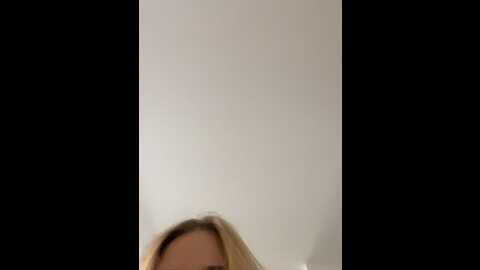 Media: curchez_ Stripchat 2023-09-28 16:41:00