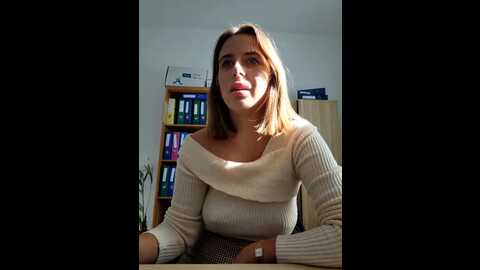 Media: hii_lolla Stripchat 2023-09-28 09:26:00