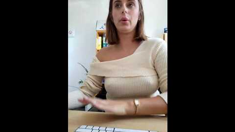 Media: hii_lolla Stripchat 2023-09-28 11:07:00