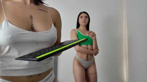 Media: isa_and_natasha Stripchat 2023-09-28 19:24:00