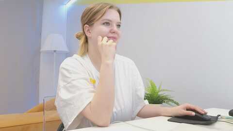 Media: lovlybambi Stripchat 2023-09-28 12:03:00