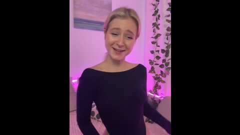 Media: lunarase Stripchat 2023-09-28 10:20:00
