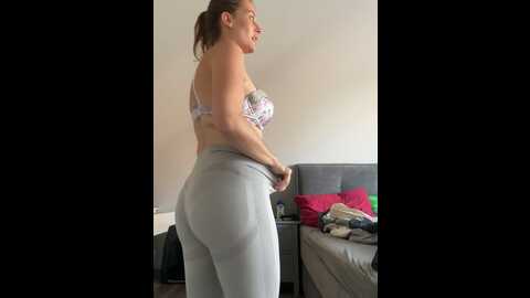 Media: newmichelle Stripchat 2023-09-28 07:00:00