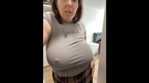Media: _wonder_woman Stripchat 2023-10-01 06:37:00