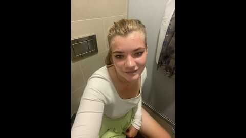 Media: holy_tereza Stripchat 2023-10-01 14:22:00