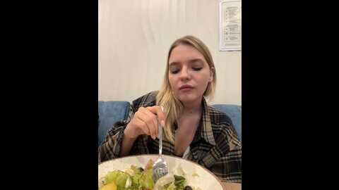 Media: legally_blonde Stripchat 2023-10-01 10:21:00