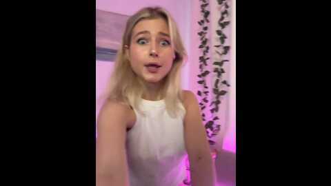Media: lunarase Stripchat 2023-10-01 09:20:00
