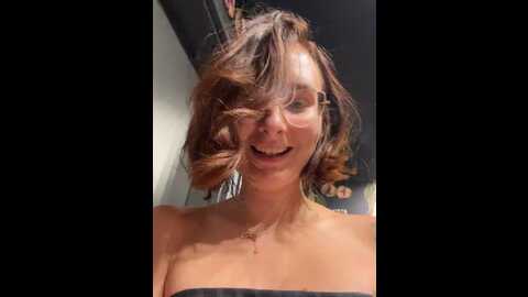 Media: the_snowwhitee Stripchat 2023-10-01 11:11:00