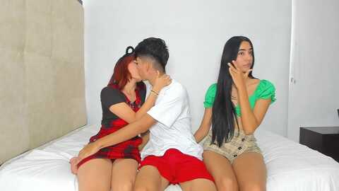 Media: girlswetroom Stripchat 2023-10-03 14:18:00
