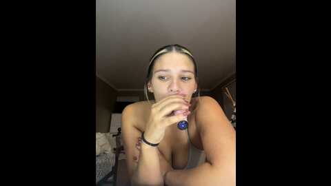 Media: misslola2 Stripchat 2023-10-03 02:53:00