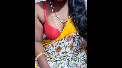 Media: tamil_moni43 Stripchat 2023-10-03 01:10:00
