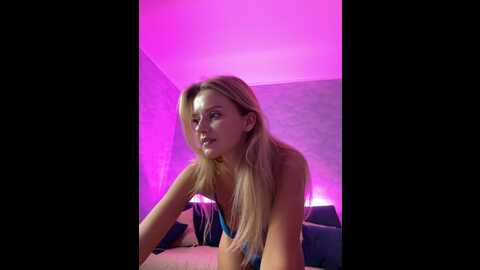 Media: emeli_blur Stripchat 2023-10-04 01:36:00