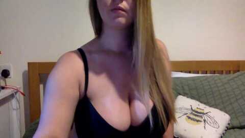 Media: ashleyvalentinex Stripchat 2023-10-05 12:12:00