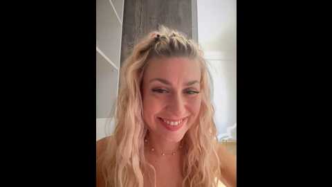 Media: clara_k Stripchat 2023-10-05 09:54:00