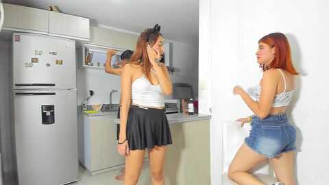 Media: girlswetroom Stripchat 2023-10-05 22:52:00