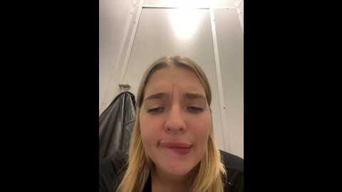 Media: legally_blonde Stripchat 2023-10-05 16:20:00