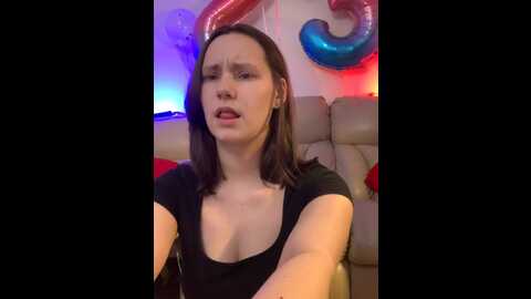 Media: radiants_two Stripchat 2023-10-05 15:12:00