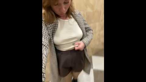 Media: lavenderhot Stripchat 2023-10-06 08:55:00