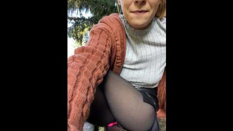 Media: risky_girl23 Stripchat 2023-10-06 13:05:00