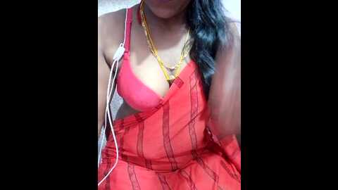 Media: tamil_moni43 Stripchat 2023-10-06 02:27:00