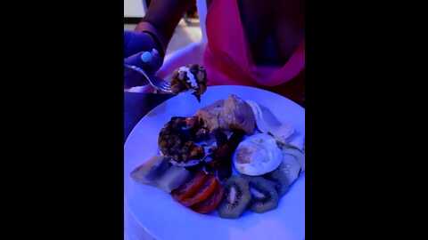 Media: therealbeverlycious Stripchat 2023-10-06 21:00:00