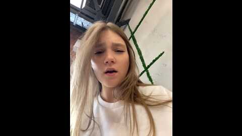 Media: wow_dream Stripchat 2023-10-06 13:16:00