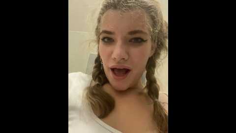 Media: holy_tereza Stripchat 2023-10-07 14:00:00
