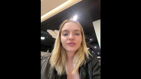 Media: legally_blonde Stripchat 2023-10-07 10:23:00