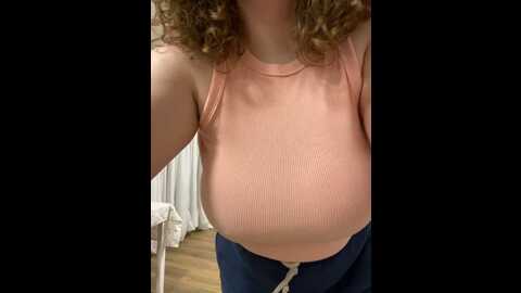 Media: _wonder_woman Stripchat 2023-10-08 15:26:00
