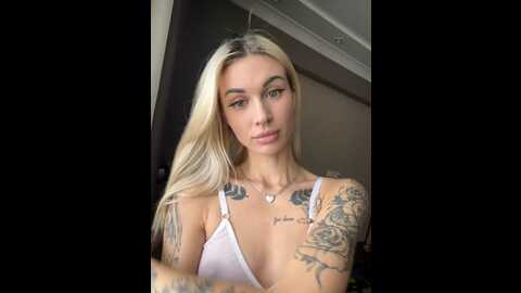 Media: charming_ritta Stripchat 2023-10-08 04:24:00