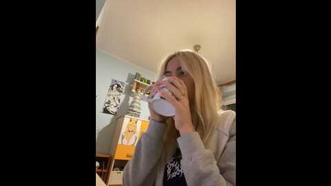 Media: misa_akerman Stripchat 2023-10-08 16:56:00