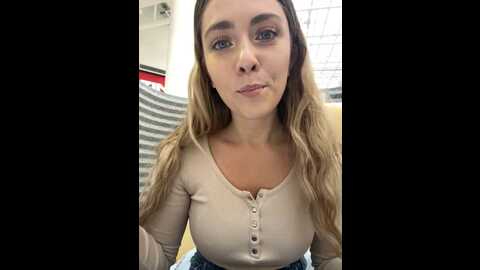 Media: mariid Stripchat 2023-10-09 08:32:00