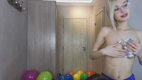 Media: twinky_chiks Stripchat 2023-10-09 11:43:00