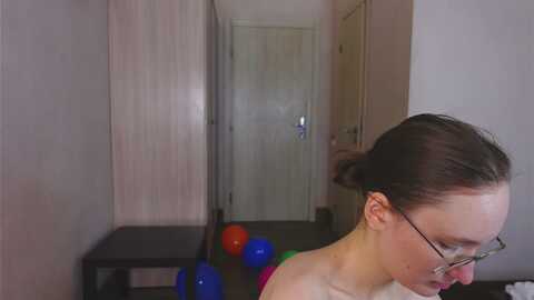 Media: twinky_chiks Stripchat 2023-10-10 16:01:00