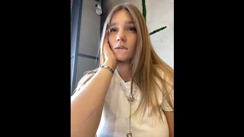 Media: wow_dream Stripchat 2023-10-11 11:48:00