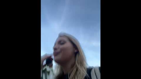 Media: legally_blonde Stripchat 2023-10-12 10:54:00