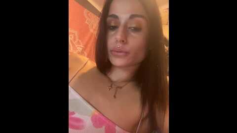 Media: sarahqueen001 Stripchat 2023-10-12 22:30:00