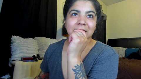 kimmiakiss22 @ stripchat on 20231013