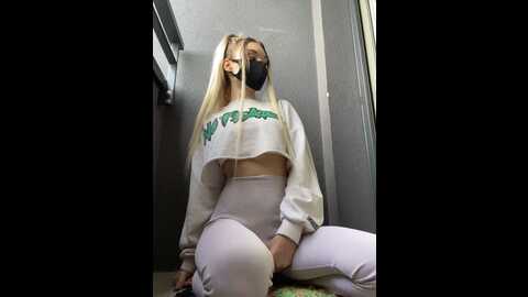 sensitiveee @ stripchat on 20231013