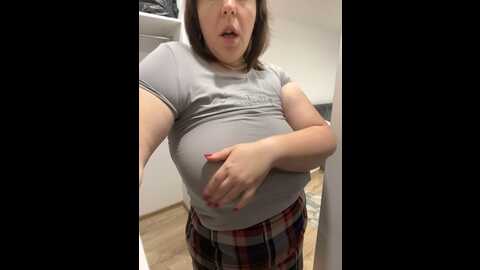 Media: _wonder_woman Stripchat 2023-10-14 02:54:00